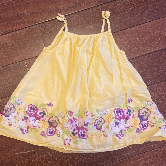 Bundle of spring/summer Baby Gap dresses and romper - 12-18 months - Picture 6 of 9